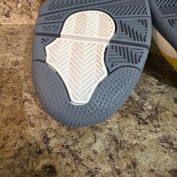 Jordan 4 Lightning - Picture 8 of 8